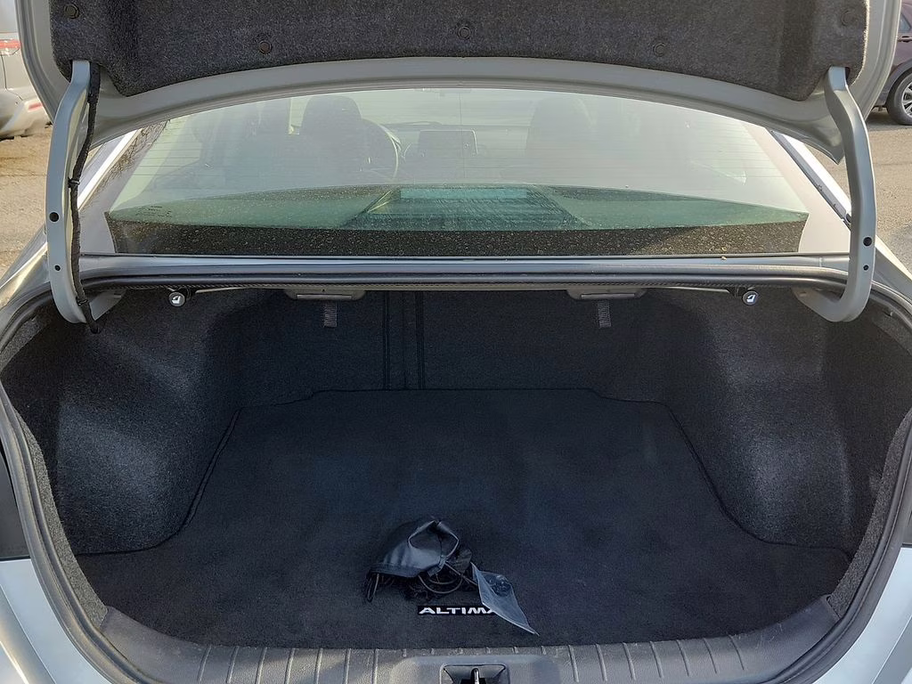 2023 Brilliant Silver Metallic Nissan Altima 2.5 SV FWD Sedan