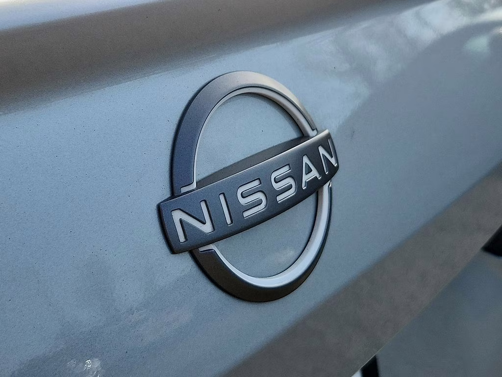 2023 Brilliant Silver Metallic Nissan Altima 2.5 SV FWD Sedan