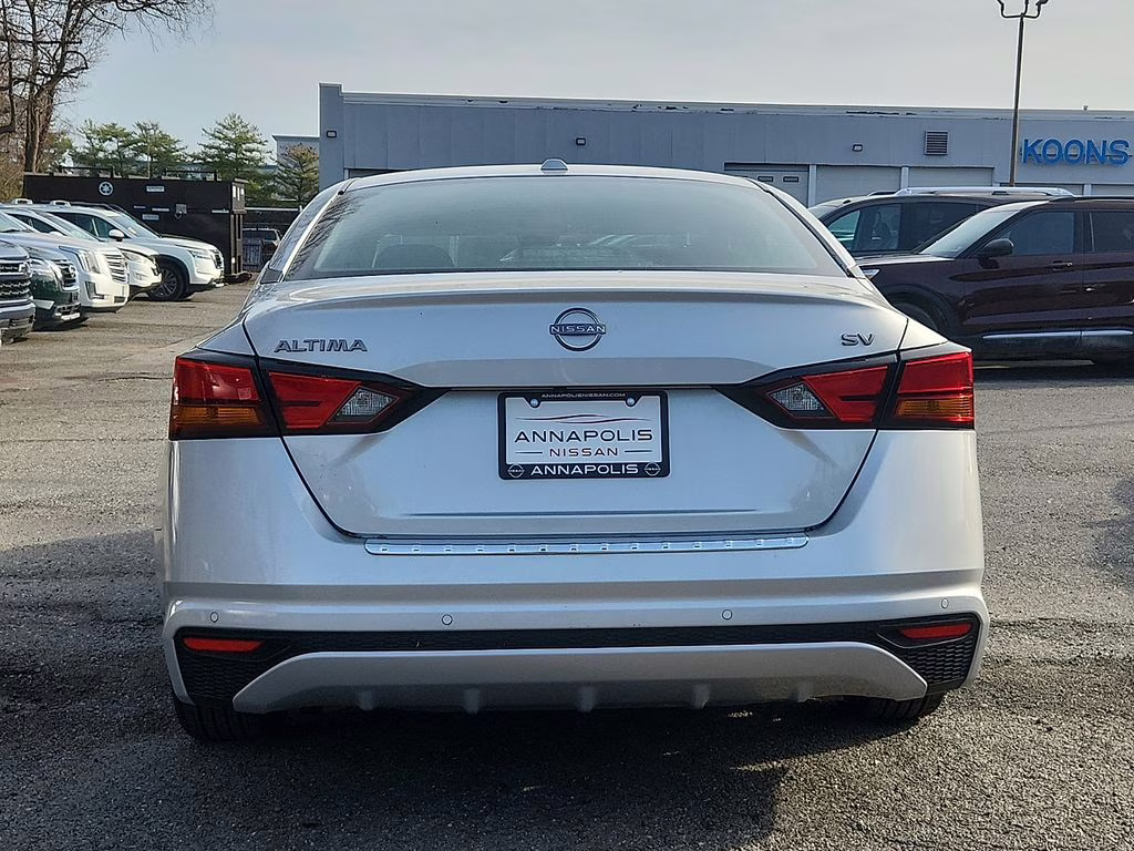 2023 Brilliant Silver Metallic Nissan Altima 2.5 SV FWD Sedan