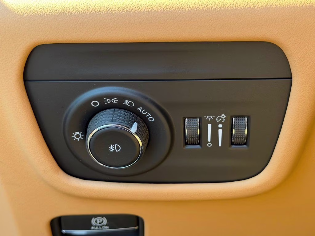 2026 Silver Zynith Jeep Grand Cherokee Summit 4X4 SUV