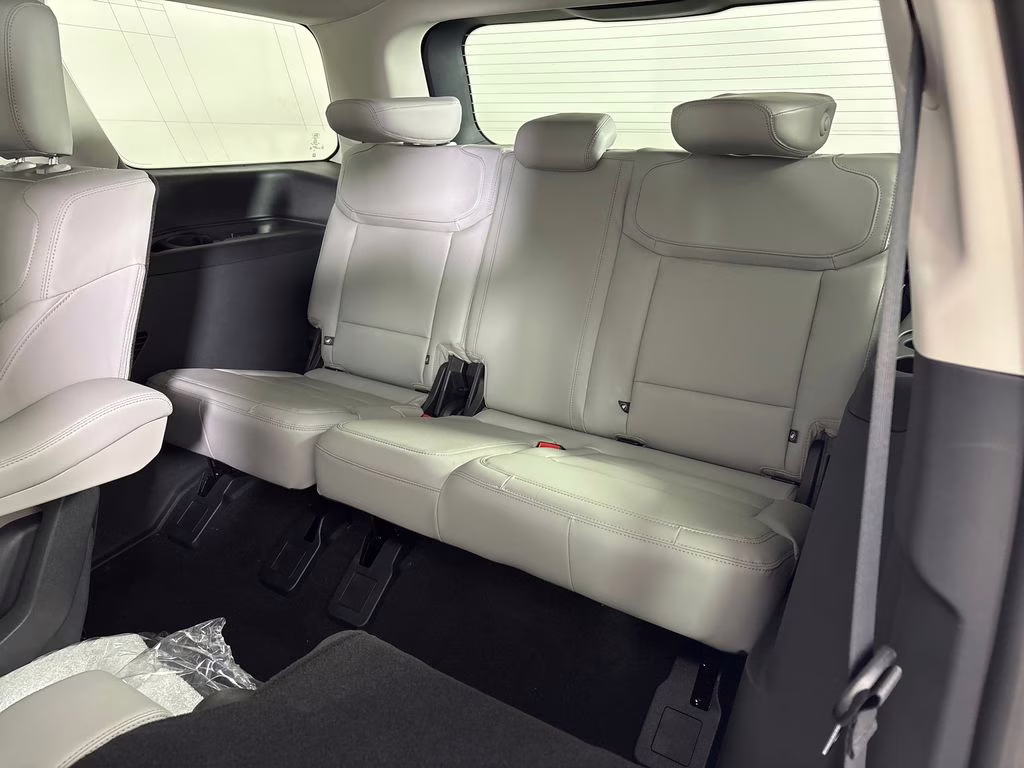 2026 Glacier Gray Metallic Tri-Coat Ford Expedition Active RWD SUV