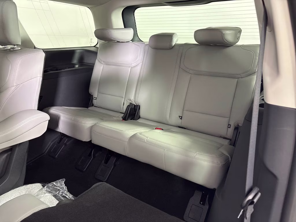 2026 Glacier Gray Metallic Tri-Coat Ford Expedition Active RWD SUV