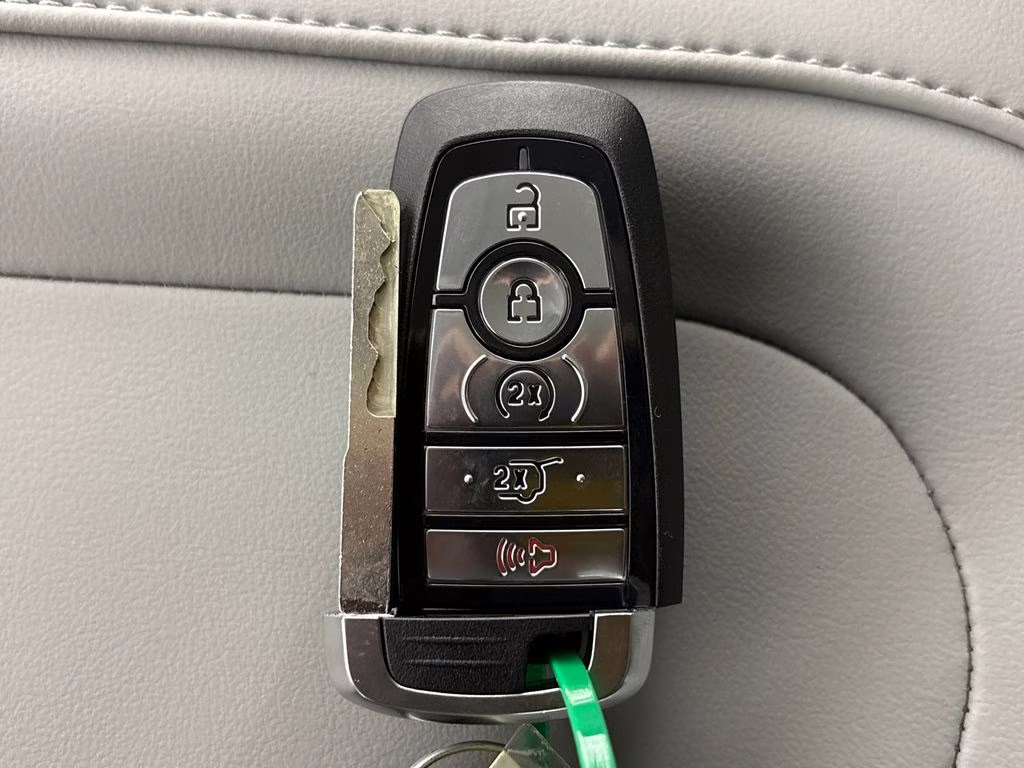 2026 Glacier Gray Metallic Tri-Coat Ford Expedition Active RWD SUV