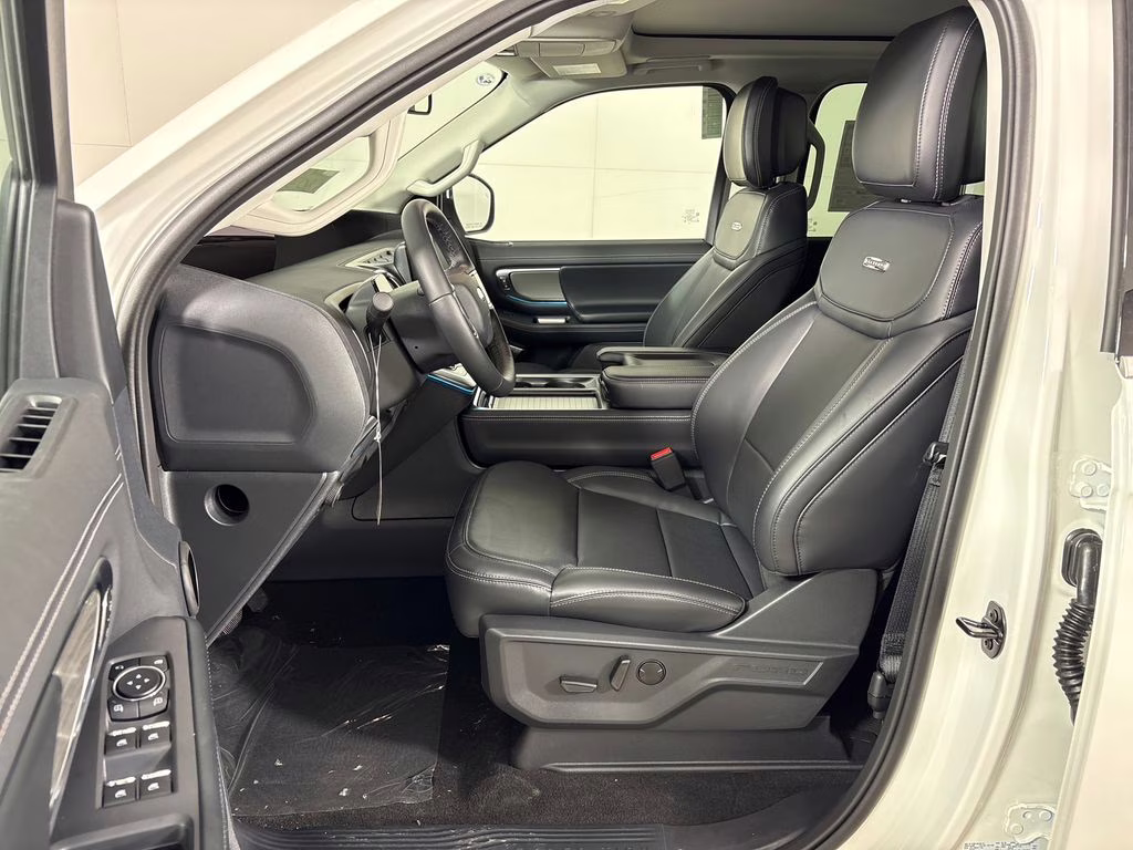 2026 Star White Metallic Tri-Coat Ford Expedition Platinum 4X4 SUV