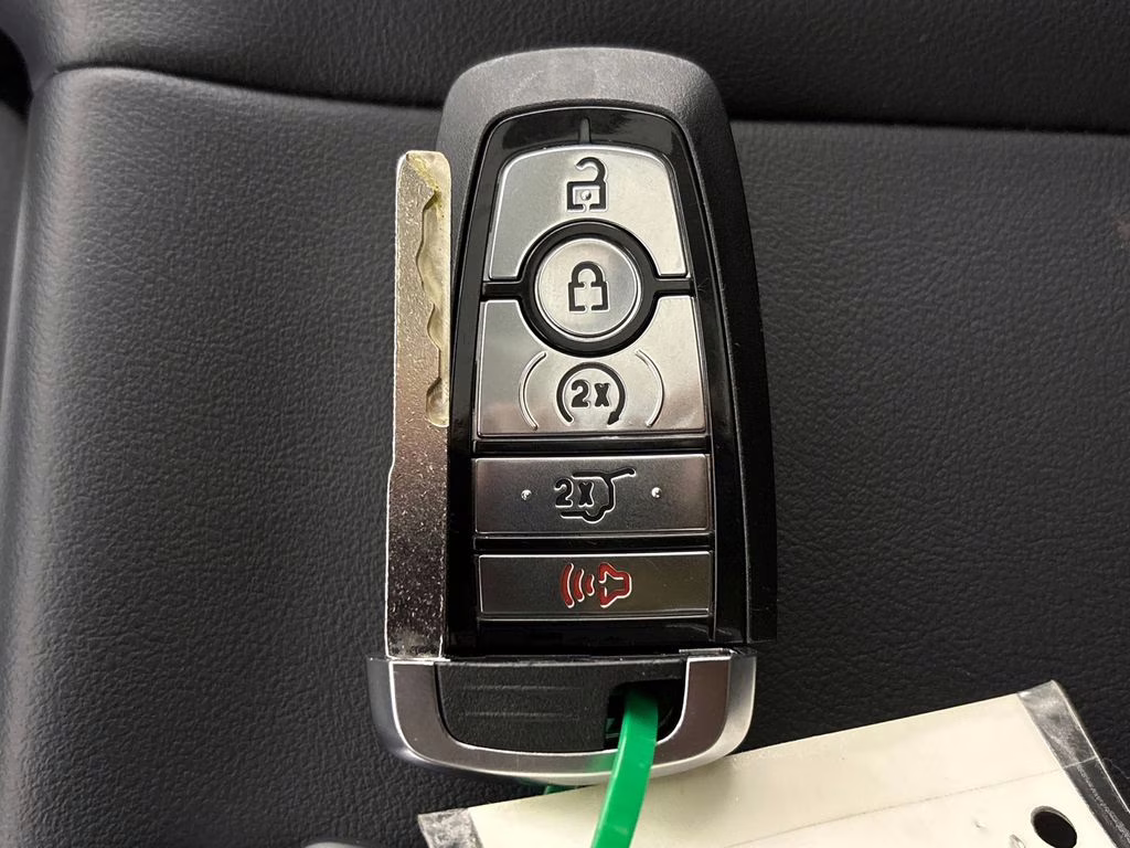 2026 Star White Metallic Tri-Coat Ford Expedition Platinum 4X4 SUV