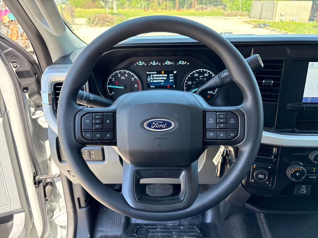 2026 Avalanche Ford Super Duty F-350 SRW XL 4X4 Truck