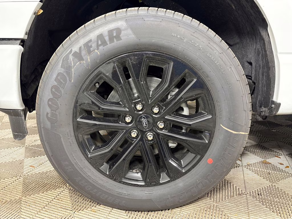 2026 Avalanche Ford F-150 Lariat 4X4 Truck