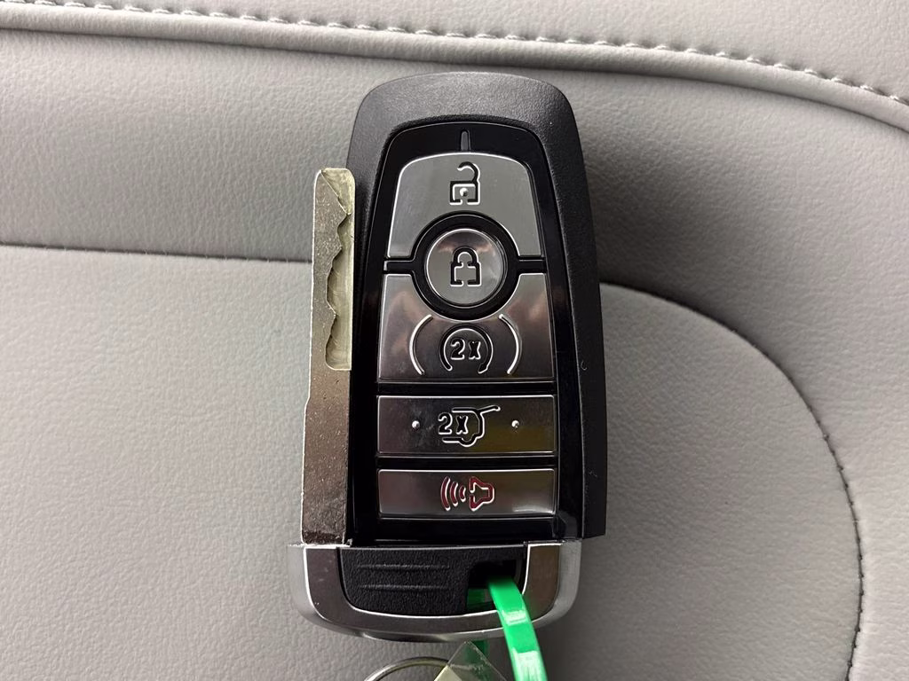 2026 Glacier Gray Metallic Tri-Coat Ford Expedition Active RWD SUV