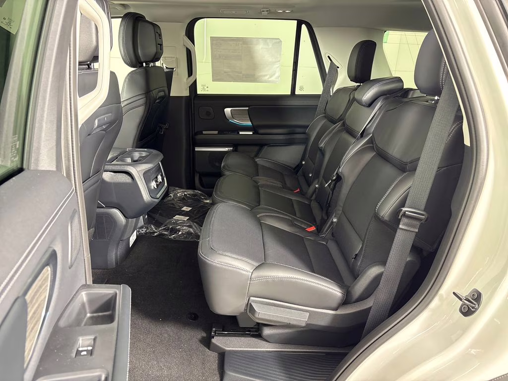 2026 Star White Metallic Tri-Coat Ford Expedition Platinum 4X4 SUV