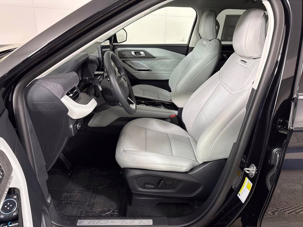 2026 Agate Black Metallic Ford Explorer Platinum 4X4 SUV
