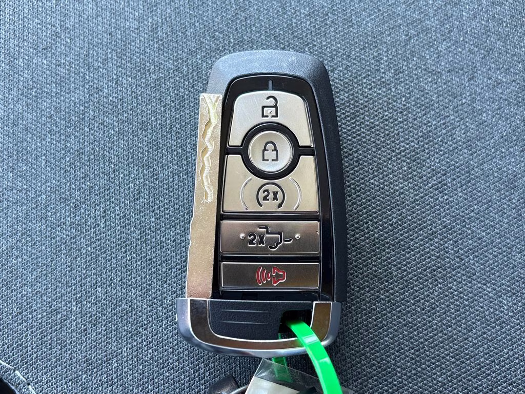 2026 Avalanche Ford Super Duty F-250 SRW XLT 4X4 Truck