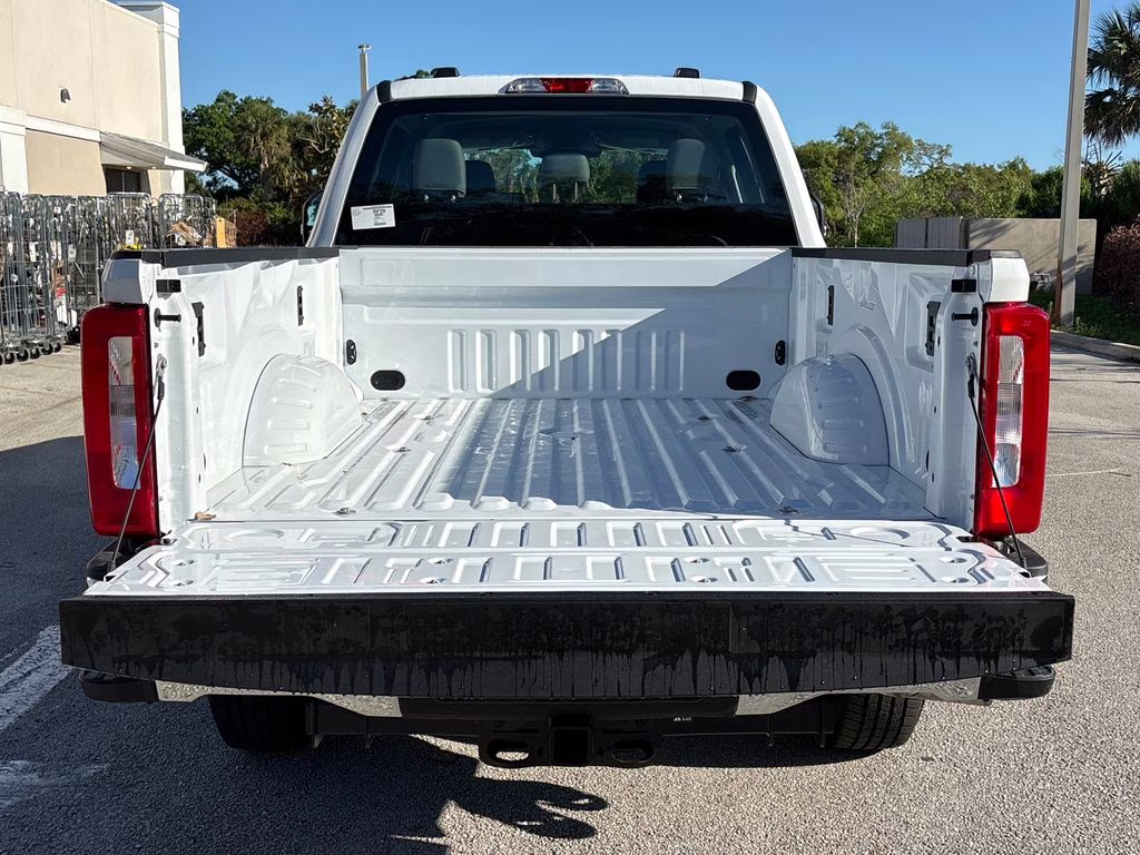 2026 Oxford White Ford Super Duty F-350 SRW XL 4X4 Truck