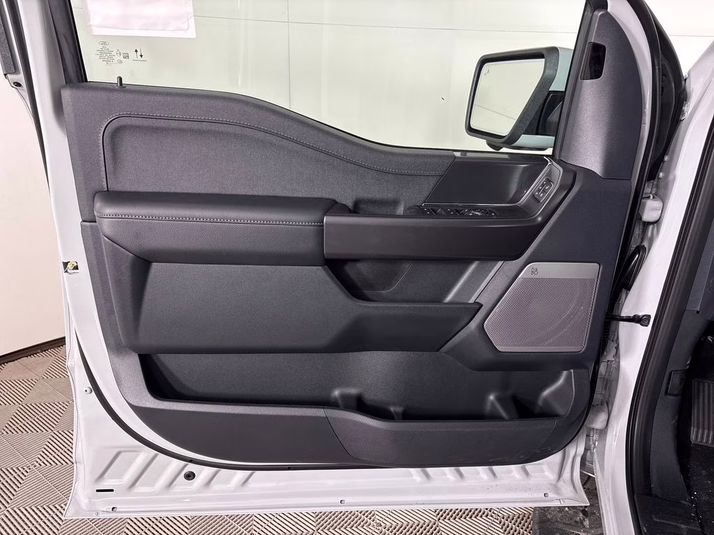 2026 Avalanche Ford F-150 Lariat 4X4 Truck