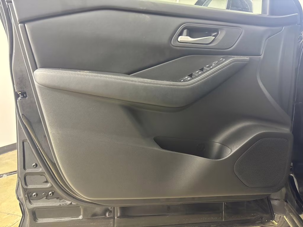 2024 Super Black Nissan Rogue SV AWD SUV
