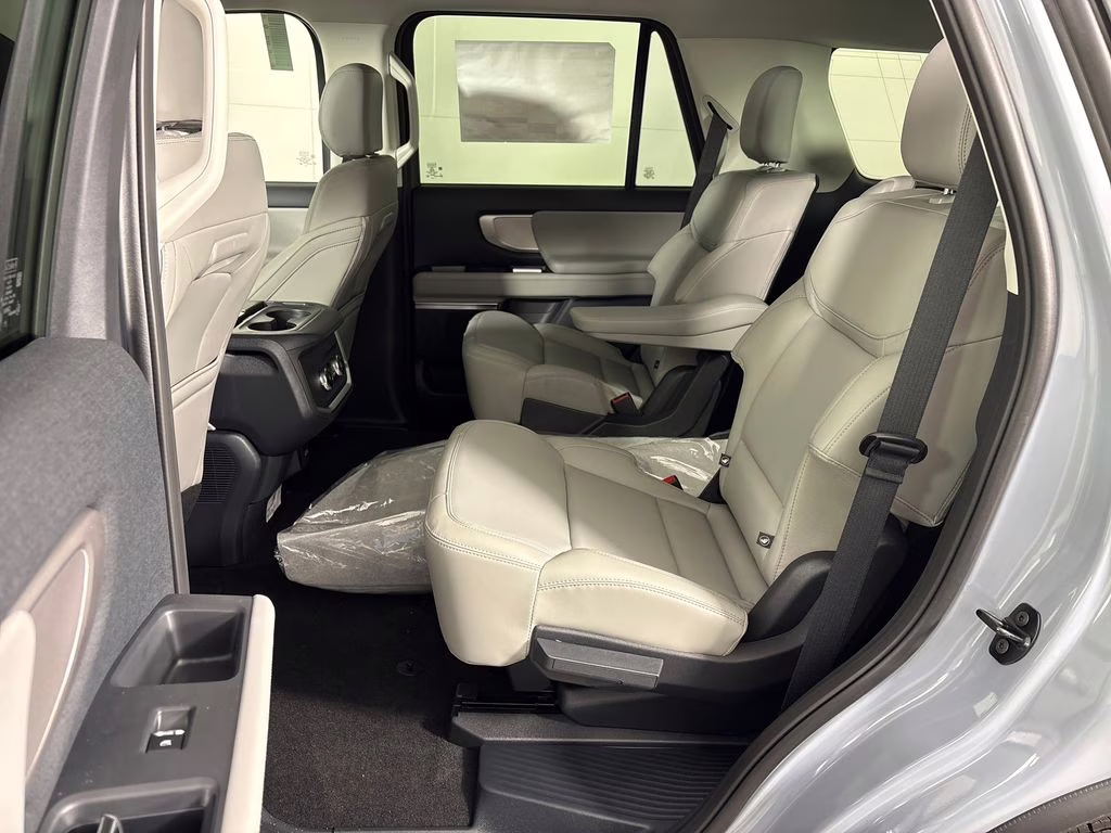 2026 Glacier Gray Metallic Tri-Coat Ford Expedition Active RWD SUV