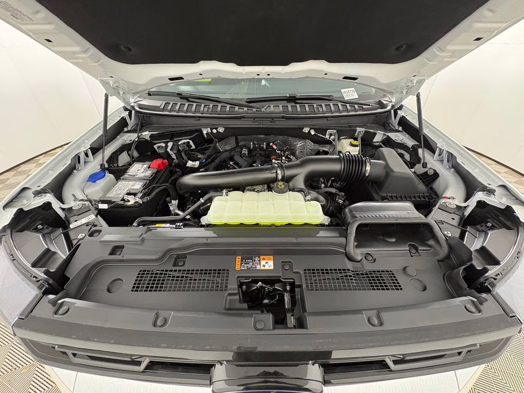 2026 Star White Metallic Tri-Coat Ford Expedition Platinum 4X4 SUV