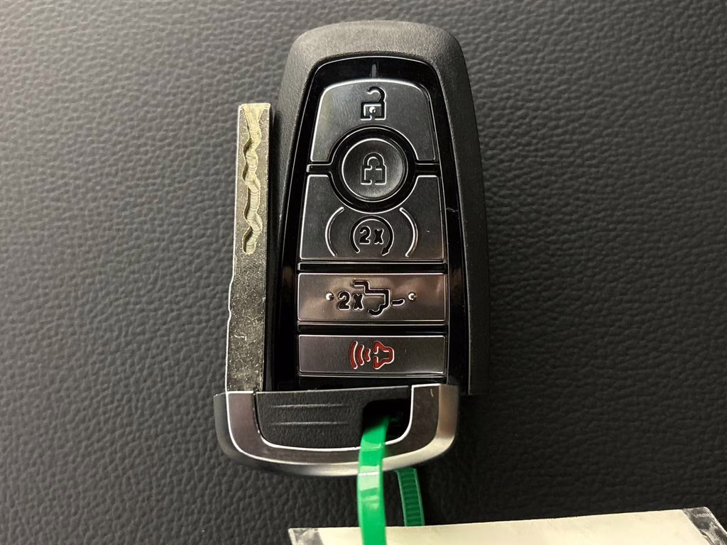 2026 Avalanche Ford F-150 Lariat 4X4 Truck