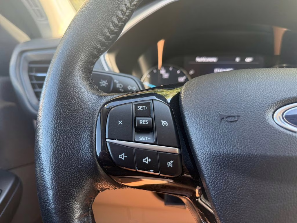 2021 Gray Metallic Ford Escape Hybrid SEL FWD SUV