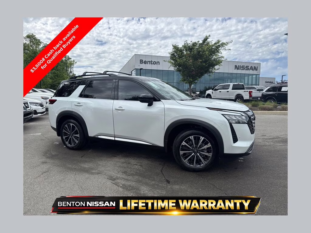 2026 Everest White Pearl/Black Nissan Pathfinder Platinum FWD SUV