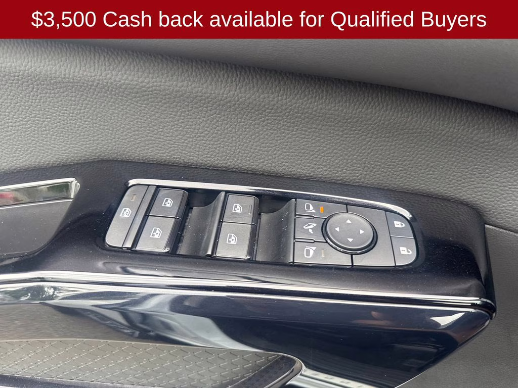 2026 Everest White Pearl/Black Nissan Pathfinder Platinum FWD SUV