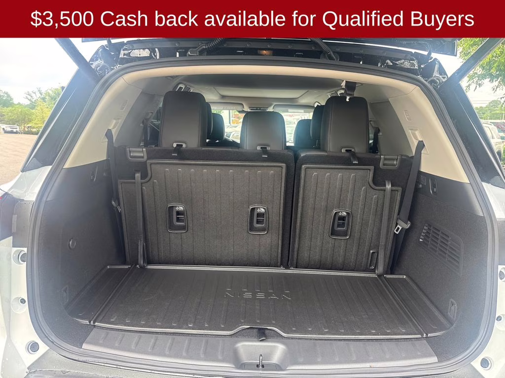 2026 Everest White Pearl/Black Nissan Pathfinder Platinum FWD SUV