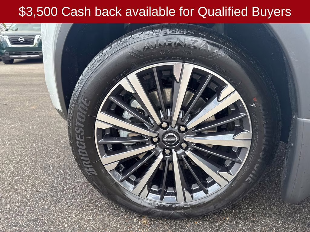 2026 Everest White Pearl/Black Nissan Pathfinder Platinum FWD SUV