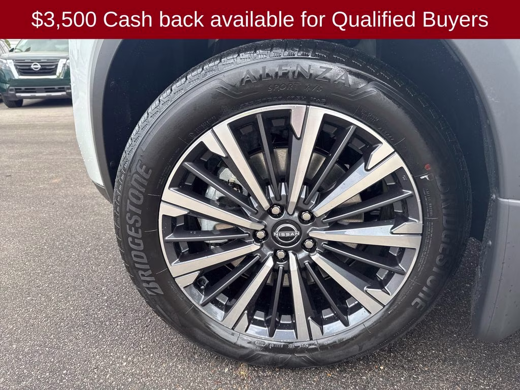 2026 Everest White Pearl/Black Nissan Pathfinder Platinum FWD SUV