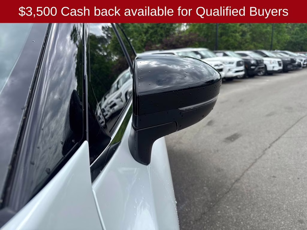 2026 Everest White Pearl/Black Nissan Pathfinder Platinum FWD SUV