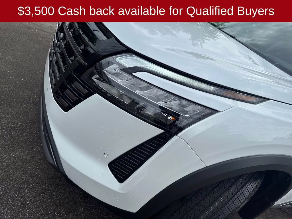 2026 Everest White Pearl/Black Nissan Pathfinder Platinum FWD SUV