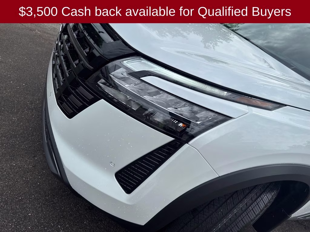2026 Everest White Pearl/Black Nissan Pathfinder Platinum FWD SUV