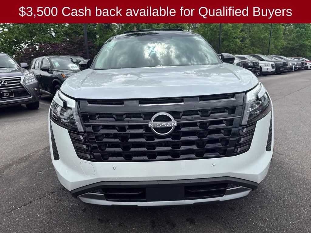 2026 Everest White Pearl/Black Nissan Pathfinder Platinum FWD SUV