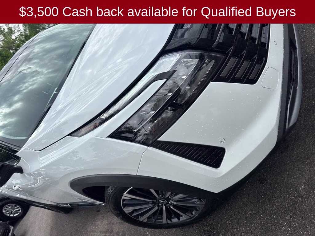 2026 Everest White Pearl/Black Nissan Pathfinder Platinum FWD SUV