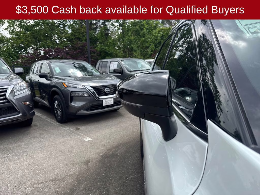 2026 Everest White Pearl/Black Nissan Pathfinder Platinum FWD SUV