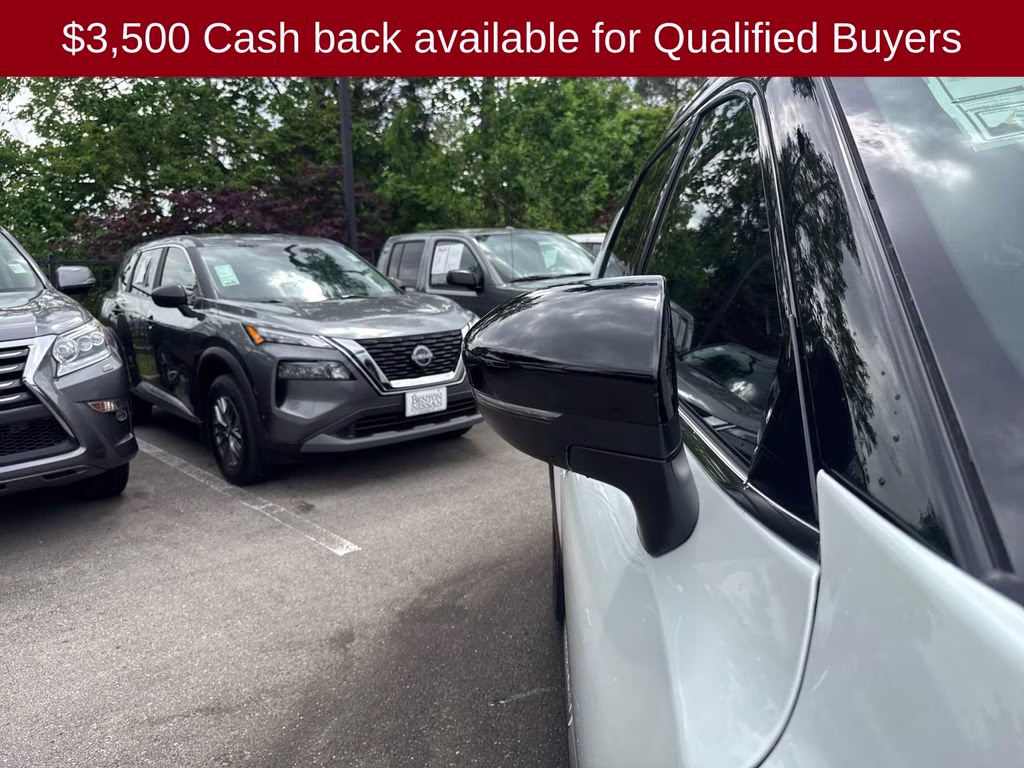 2026 Everest White Pearl/Black Nissan Pathfinder Platinum FWD SUV