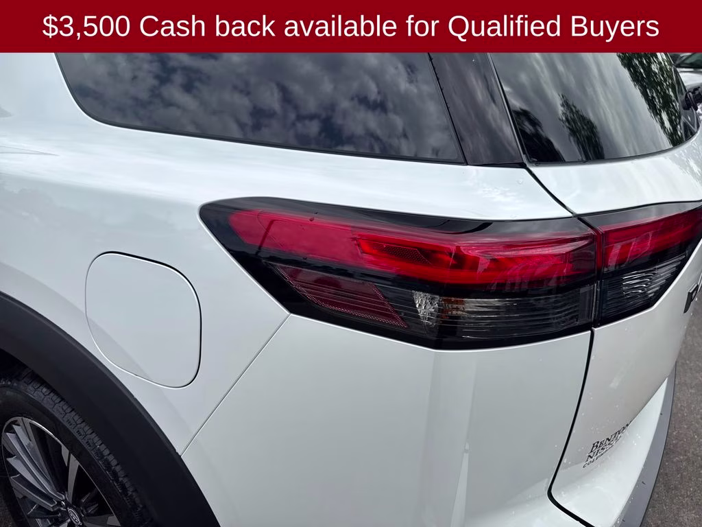 2026 Everest White Pearl/Black Nissan Pathfinder Platinum FWD SUV