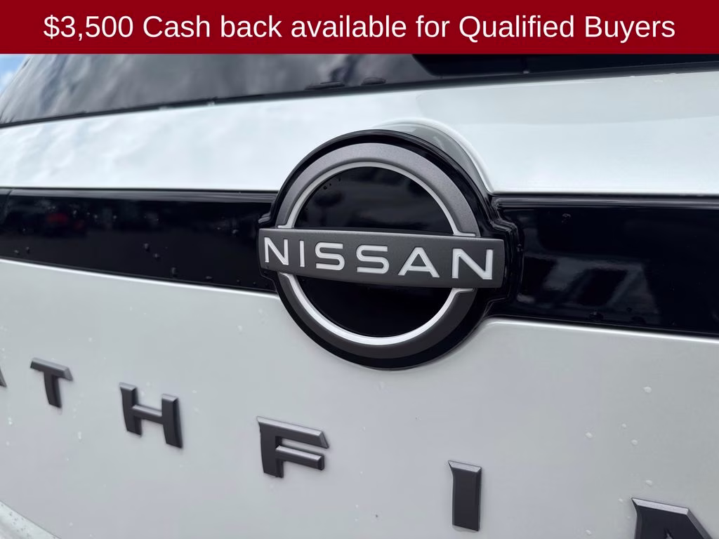 2026 Everest White Pearl/Black Nissan Pathfinder Platinum FWD SUV