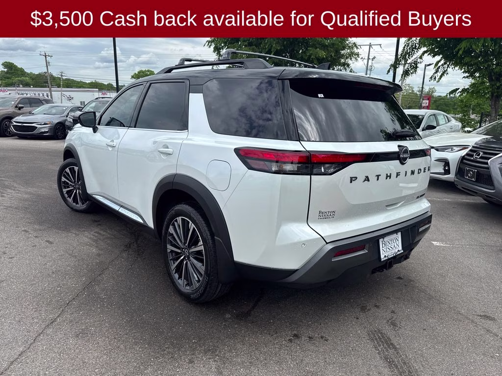 2026 Everest White Pearl/Black Nissan Pathfinder Platinum FWD SUV