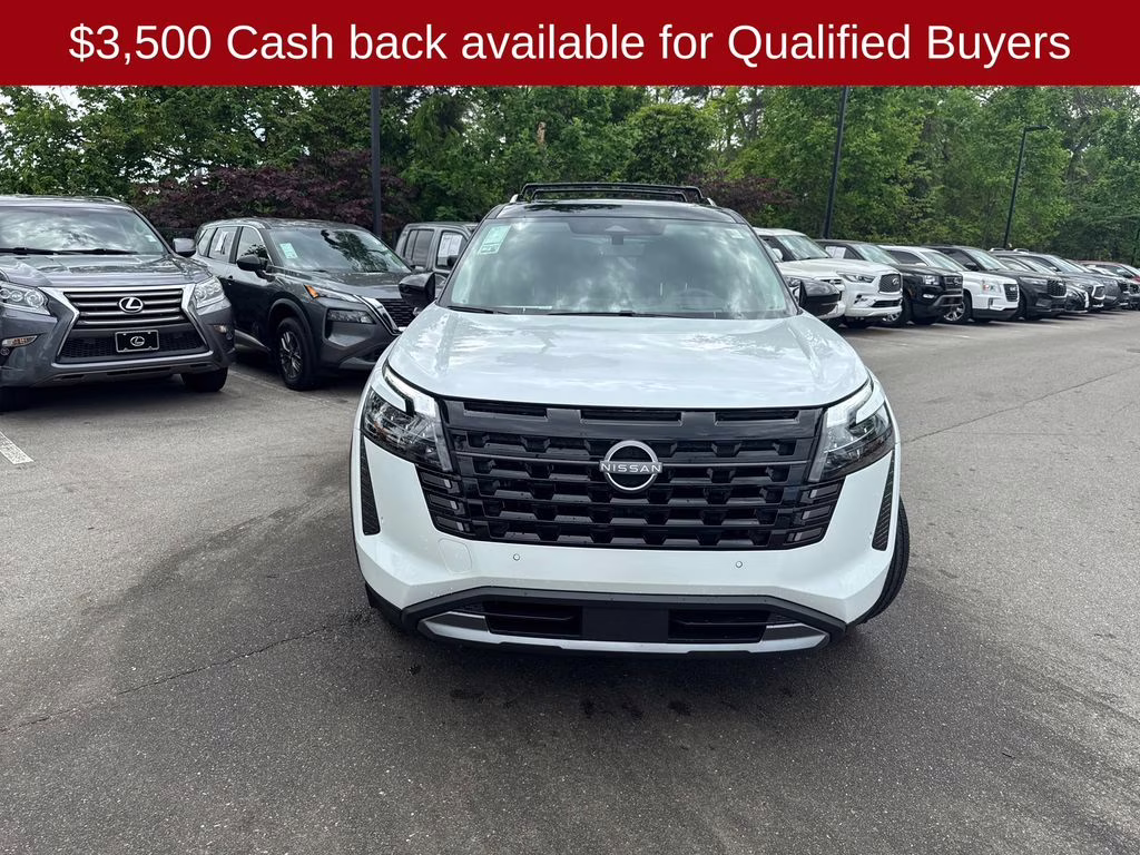 2026 Everest White Pearl/Black Nissan Pathfinder Platinum FWD SUV