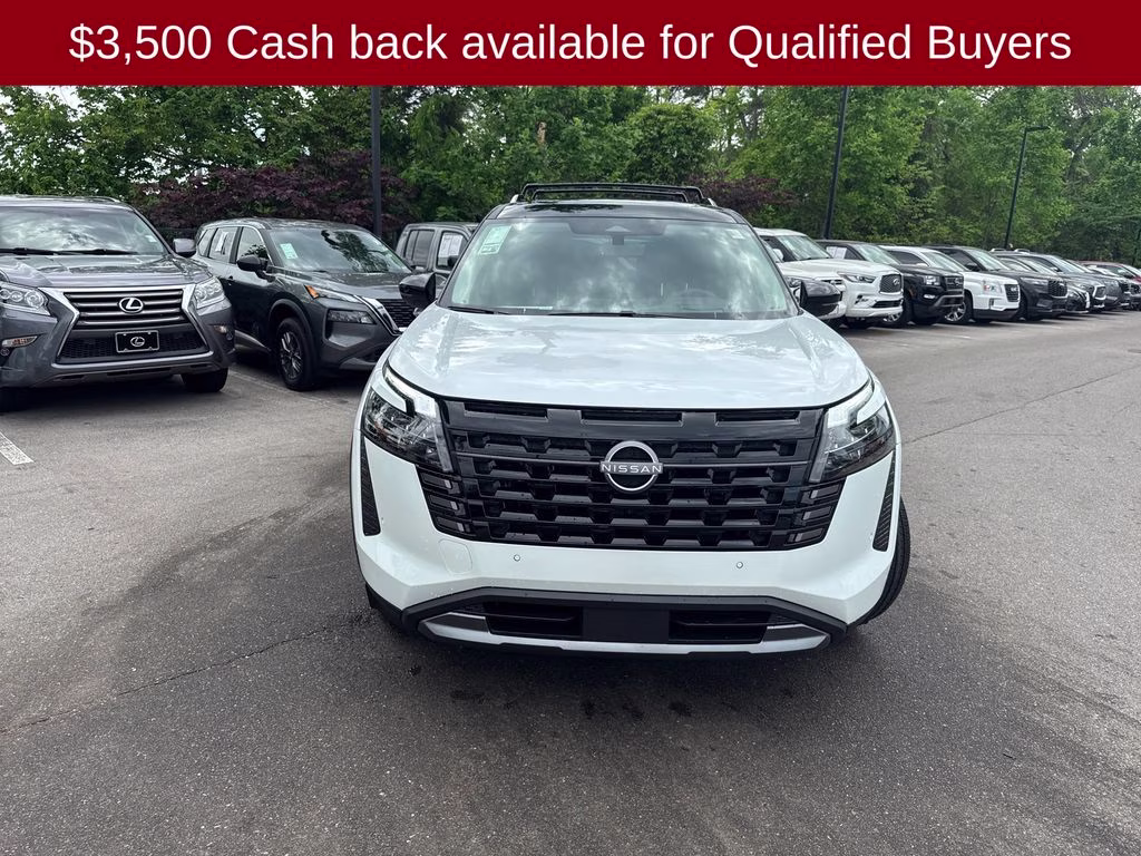 2026 Everest White Pearl/Black Nissan Pathfinder Platinum FWD SUV