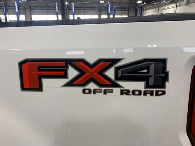 2022 Star White Metallic Tri-Coat Ford Super Duty F-350 SRW Platinum 4X4 Truck