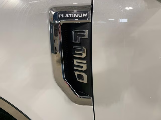 2022 Star White Metallic Tri-Coat Ford Super Duty F-350 SRW Platinum 4X4 Truck