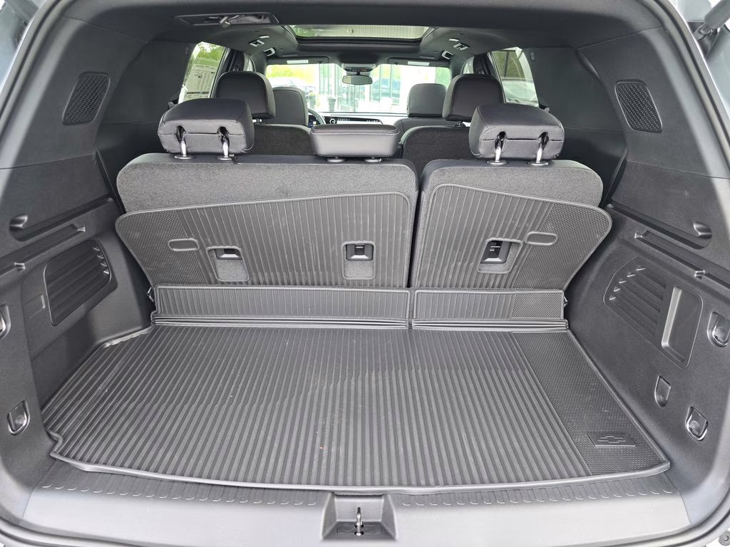 2026 Sterling Gray Metallic Chevrolet Traverse LT FWD SUV