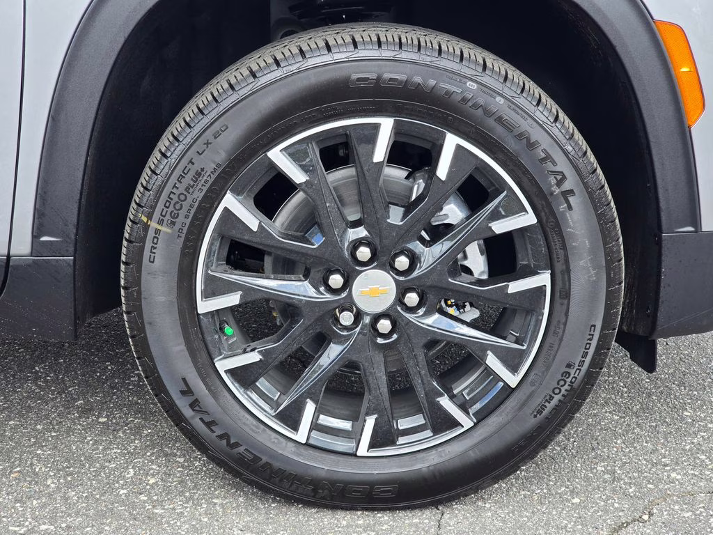 2026 Sterling Gray Metallic Chevrolet Traverse LT FWD SUV