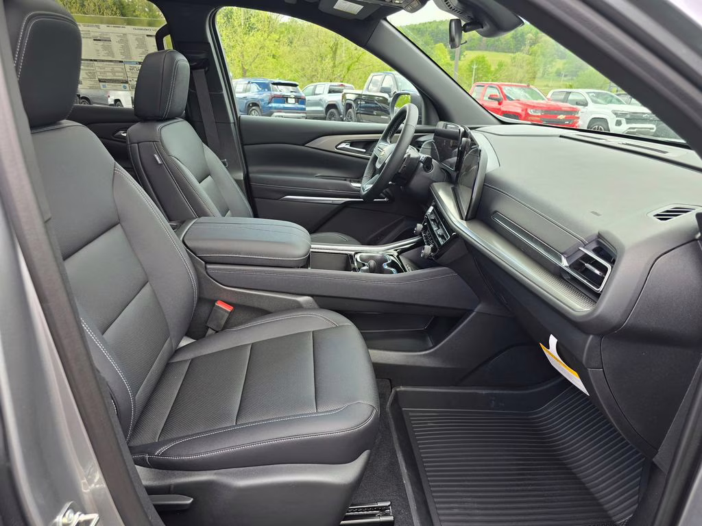 2026 Sterling Gray Metallic Chevrolet Traverse LT FWD SUV