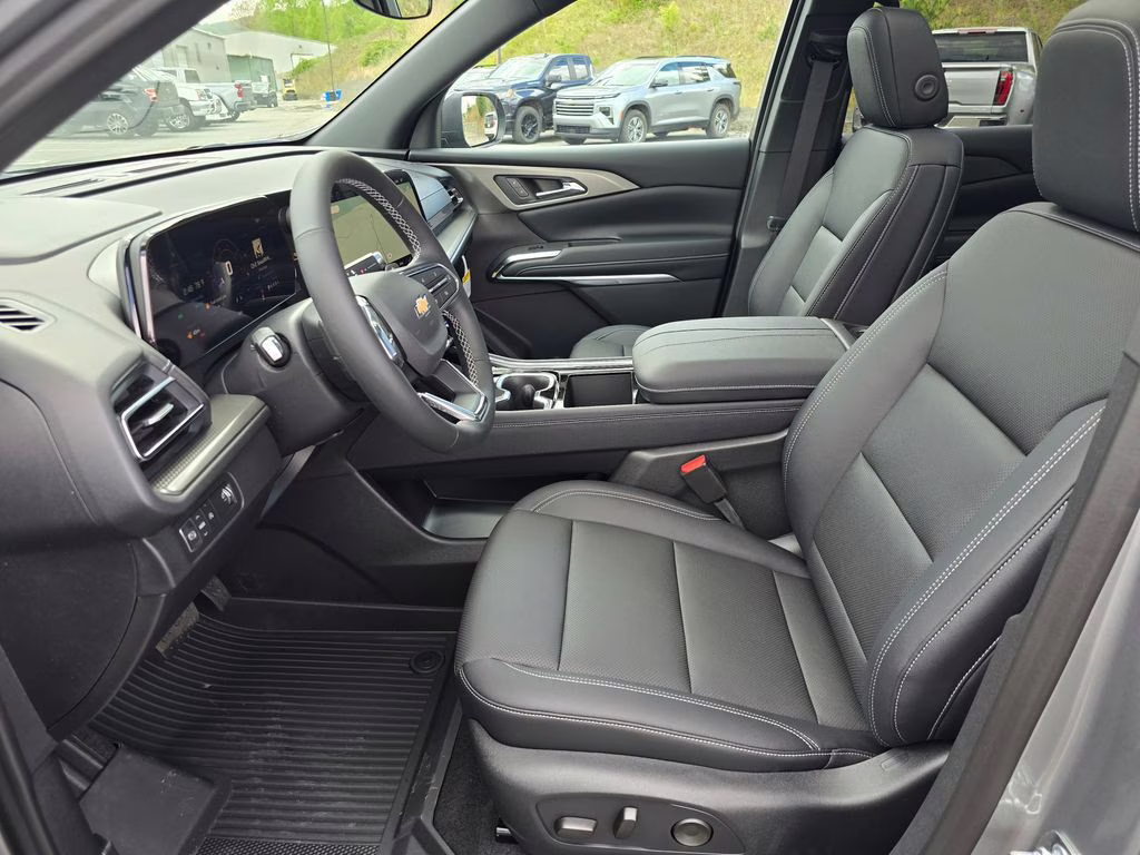 2026 Sterling Gray Metallic Chevrolet Traverse LT FWD SUV