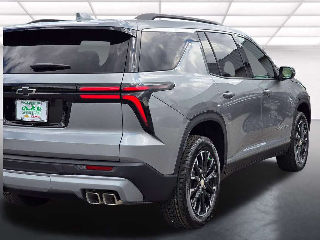 2026 Sterling Gray Metallic Chevrolet Traverse LT FWD SUV