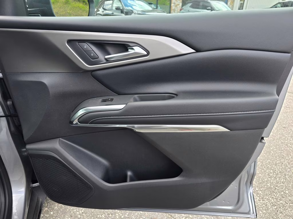 2026 Sterling Gray Metallic Chevrolet Traverse LT FWD SUV