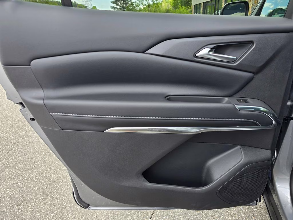 2026 Sterling Gray Metallic Chevrolet Traverse LT FWD SUV