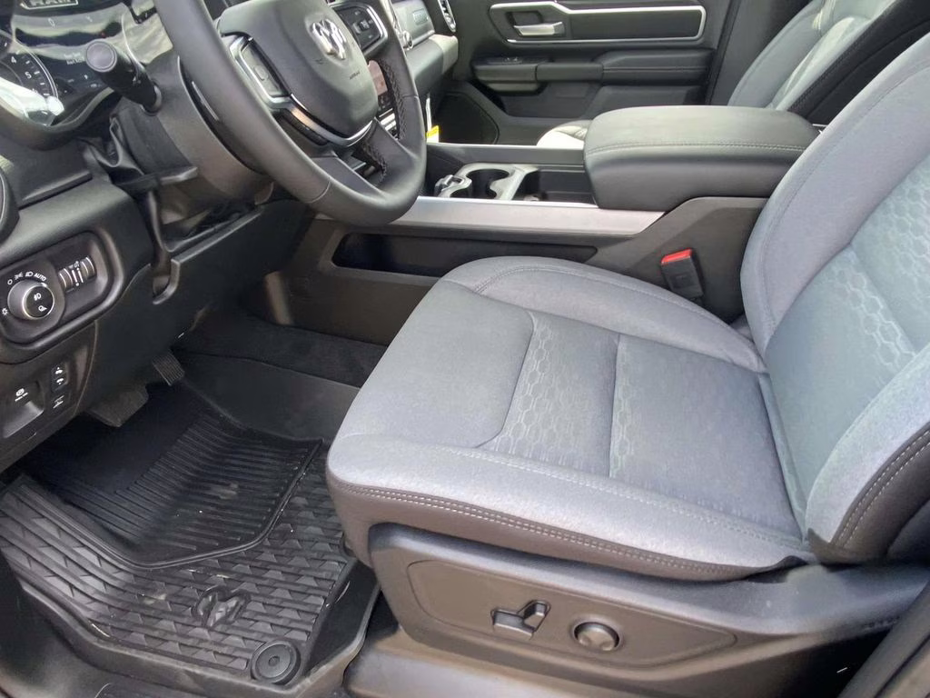 2026 Diamond Black Crystal Pearlcoat Ram 1500 Big Horn/Lone Star 4X4 Truck