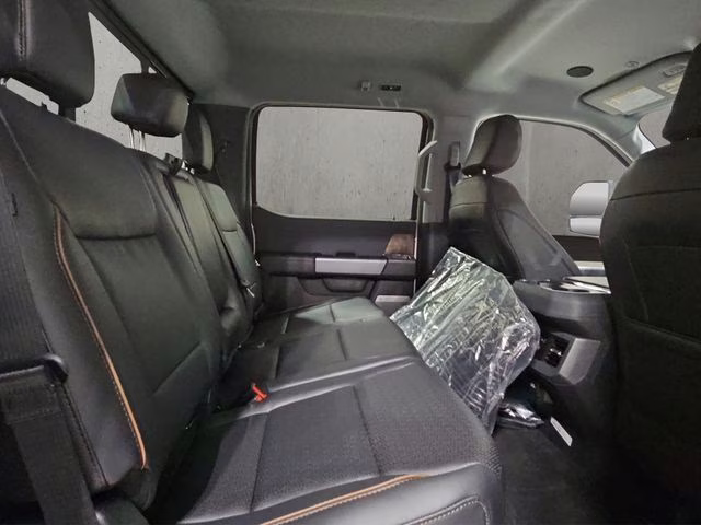 2026 Oxford White Ford Super Duty F-250 SRW Lariat 4X4 Truck